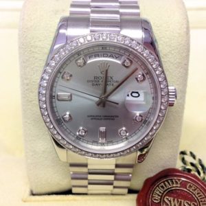 Rolex replica Day-Date 118346 Platinum Diamond Bezel orologio assemblato
