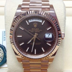 Rolex assemblato Day-Date 40 ref. 228235 Rose Gold choco diagonal dial