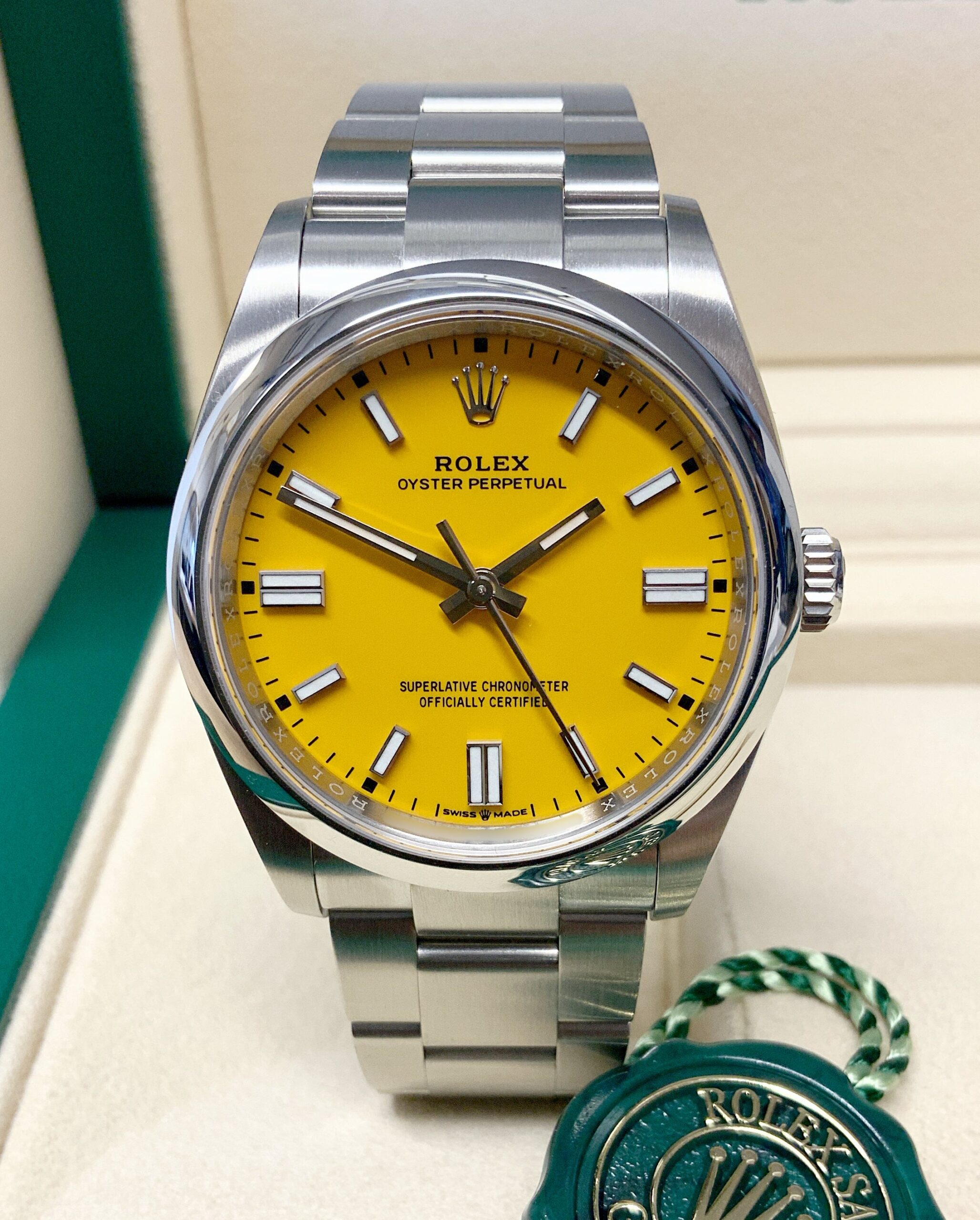 Rolex replica Oyster Perpetual 36 126000 Yellow Dial-1