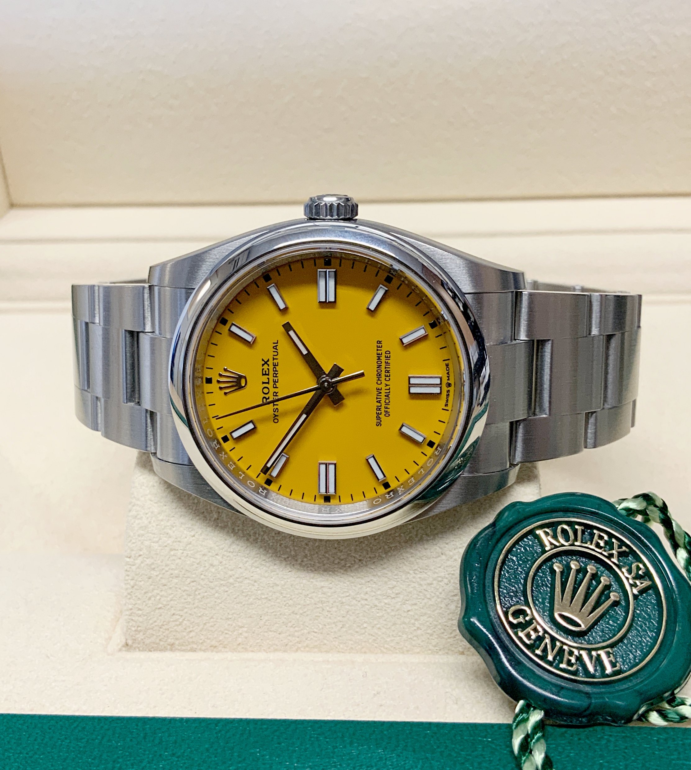 Rolex replica Oyster Perpetual 36 126000 Yellow Dial-3