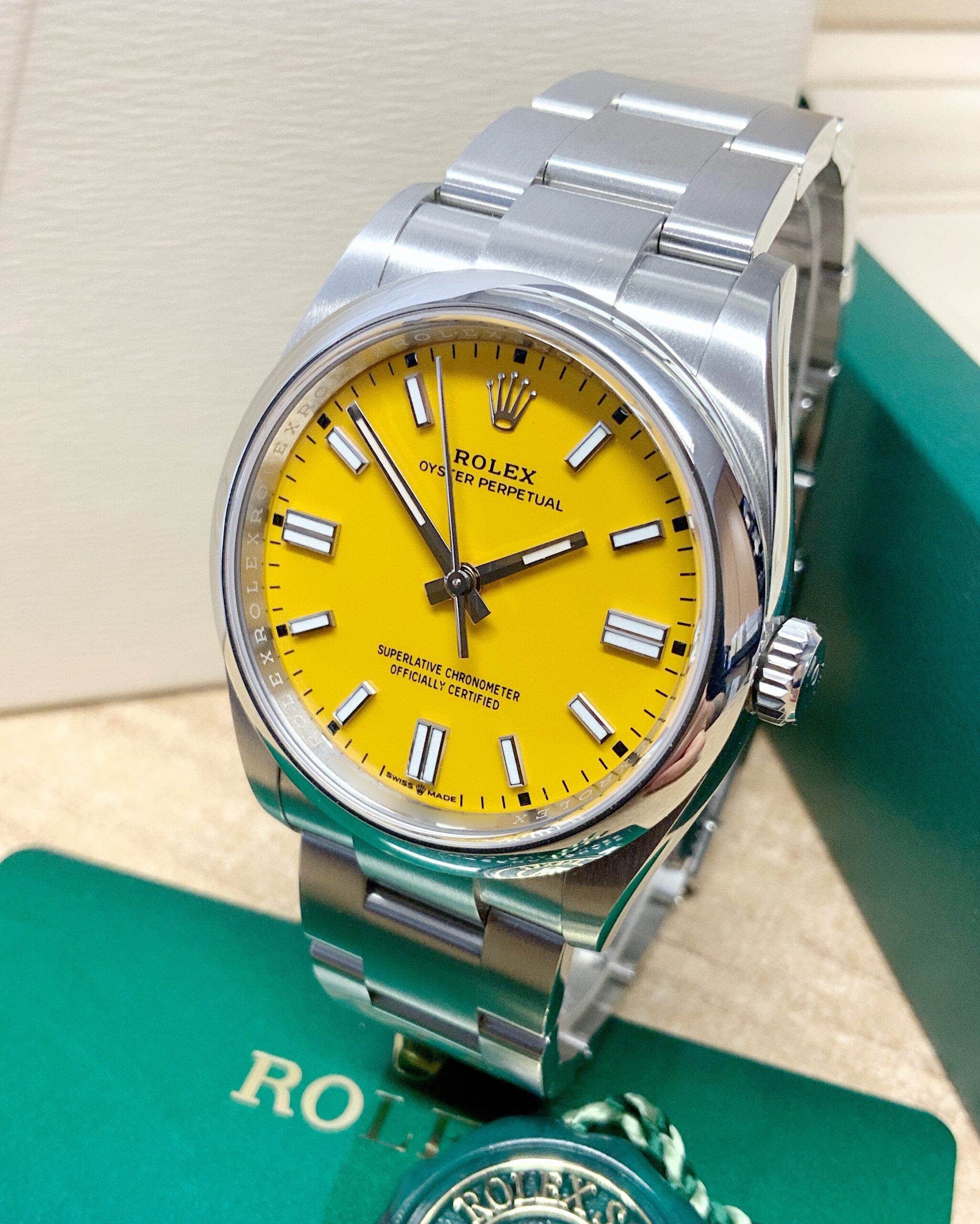 Rolex replica Oyster Perpetual 36 126000 Yellow Dial-4