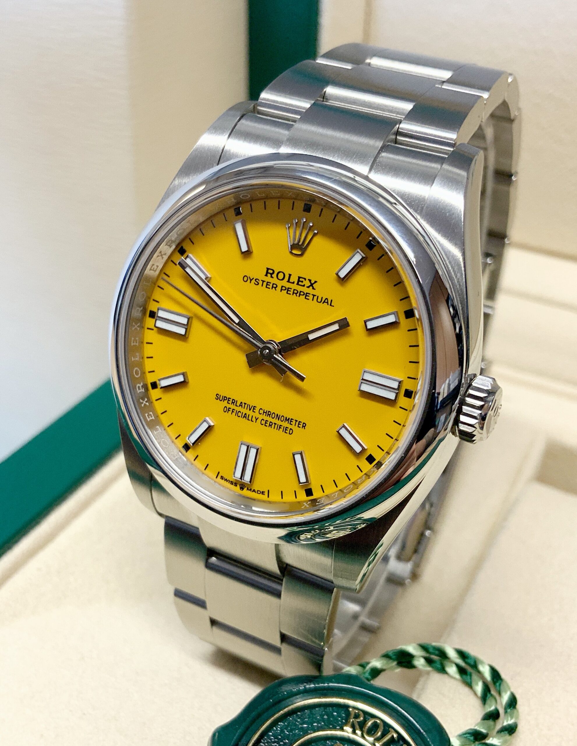 Rolex replica Oyster Perpetual 36 126000 Yellow Dial-8